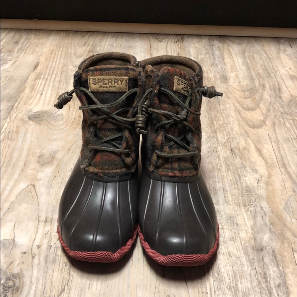 Duck boots